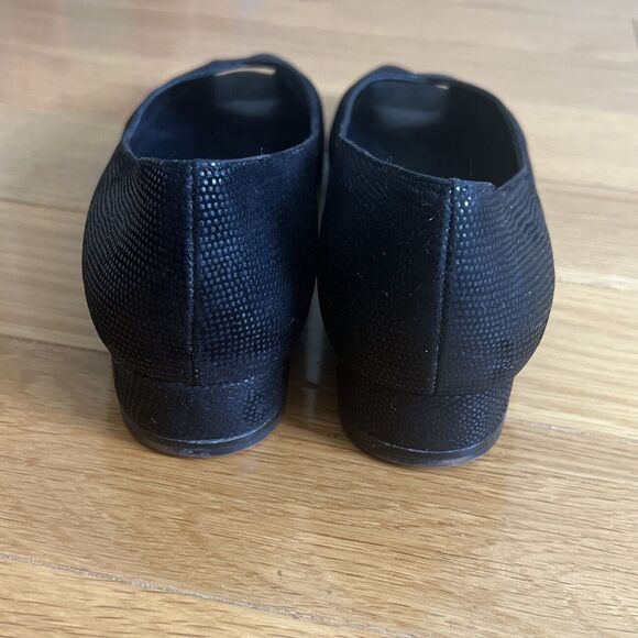 Bruno Magli Black Peep Toe Suede Low Wedge Heels Textured Leather Sz 9B - Picture 4 of 8